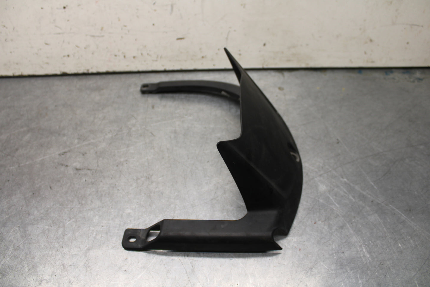 16 KAWASAKI NINJA ZX10R REAR BACK WHEEL TIRE HUGGER FENDER 35023-0188  BB650