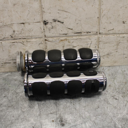 2007 Suzuki Boulevard M50 RIGHT LEFT CLIPON HANDLEBAR GRIPS GRIP PAIR SET BB537