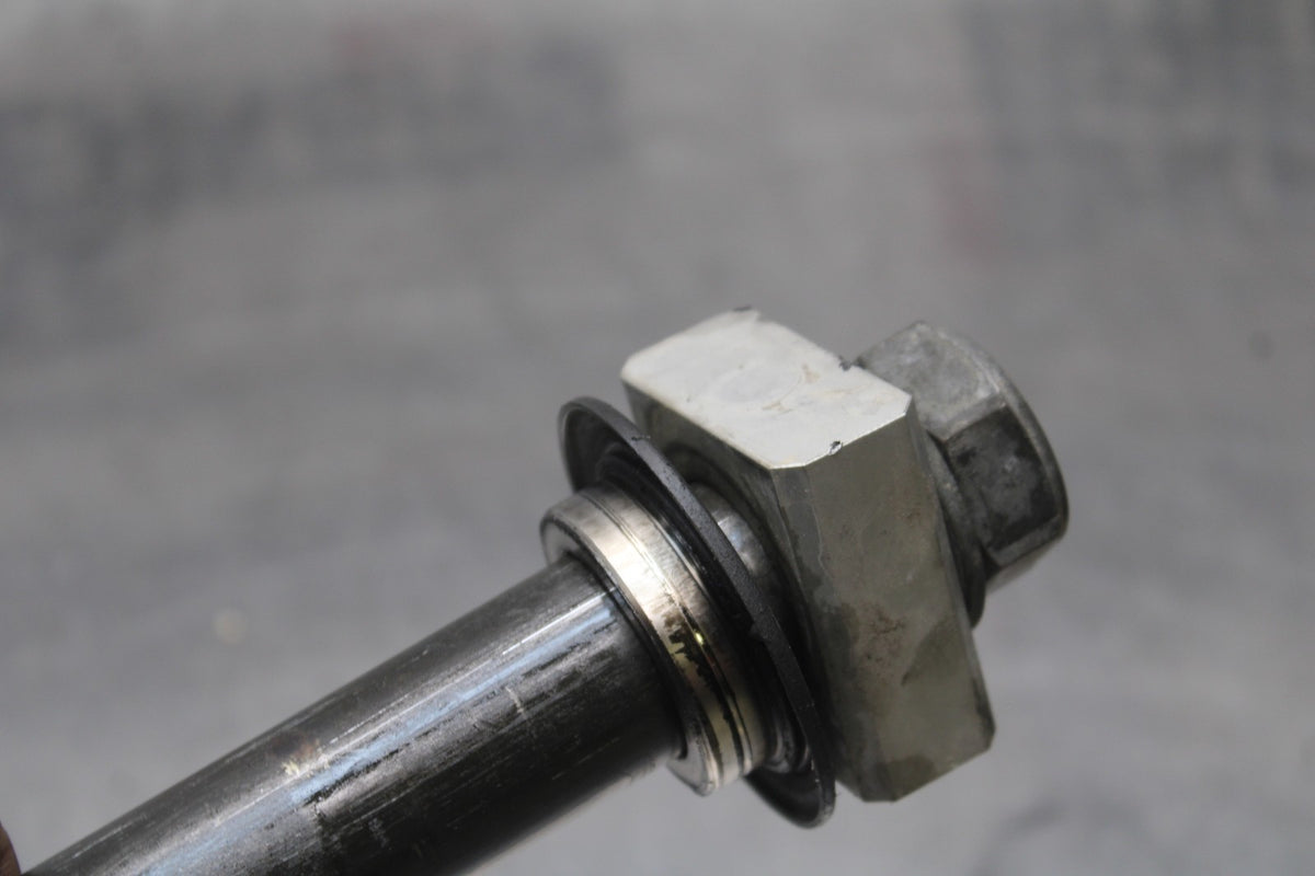 05 YAMAHA YZF R6 REAR AXLE BACK WHEEL RIM PIVOT BOLT AXEL BB814