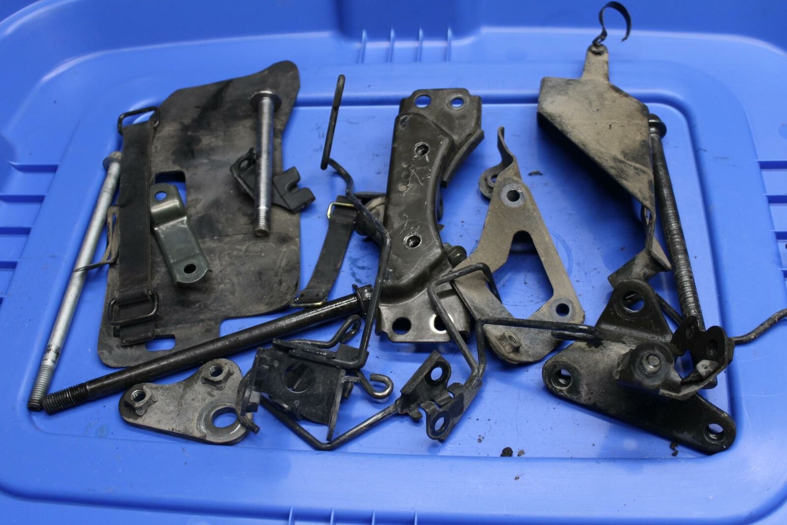 07-09 KAWASAKI VERSYS 650 ENGINE LEFTOVER MOUNT STAY BRACKETS BB206