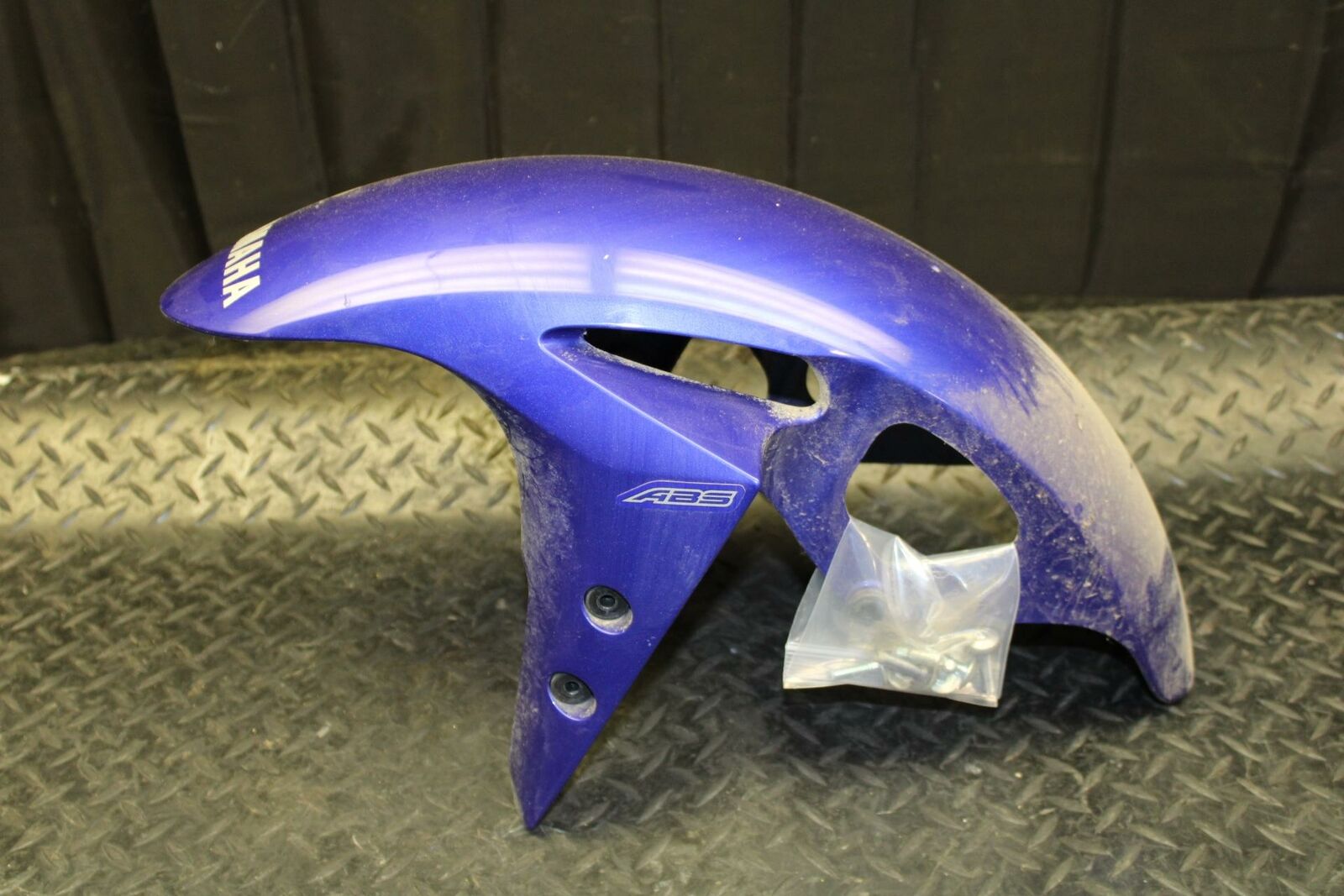 19 YAMAHA YZF R3 FRONT WHEEL FENDER COWL FAIRING BB177