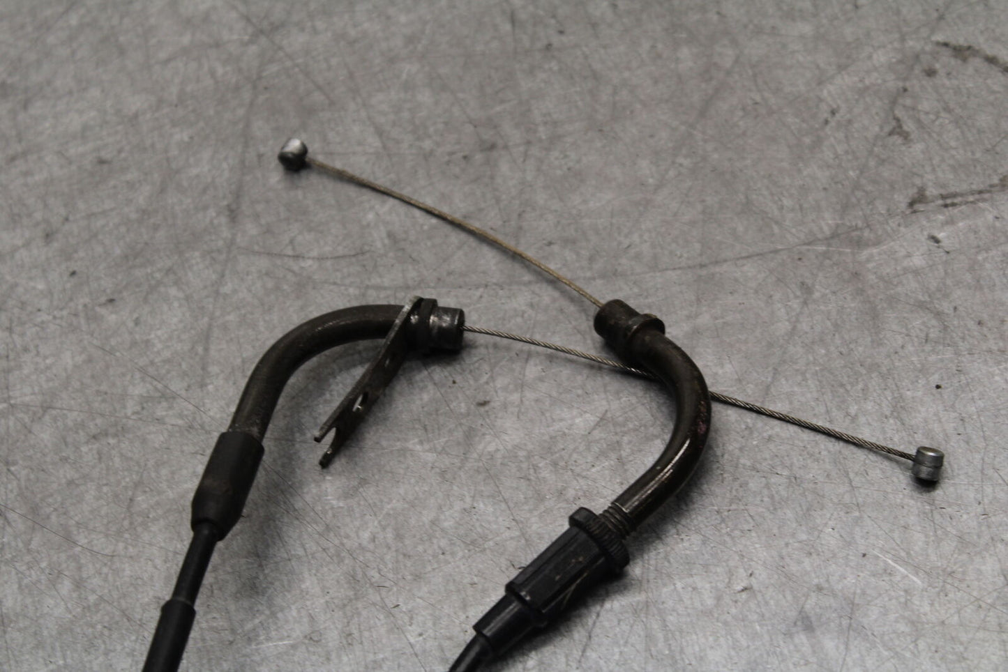 05-06 SUZUKI GSXR1000 THROTTLE CABLES LINES 58300-41G00 58300-41G10 BB677