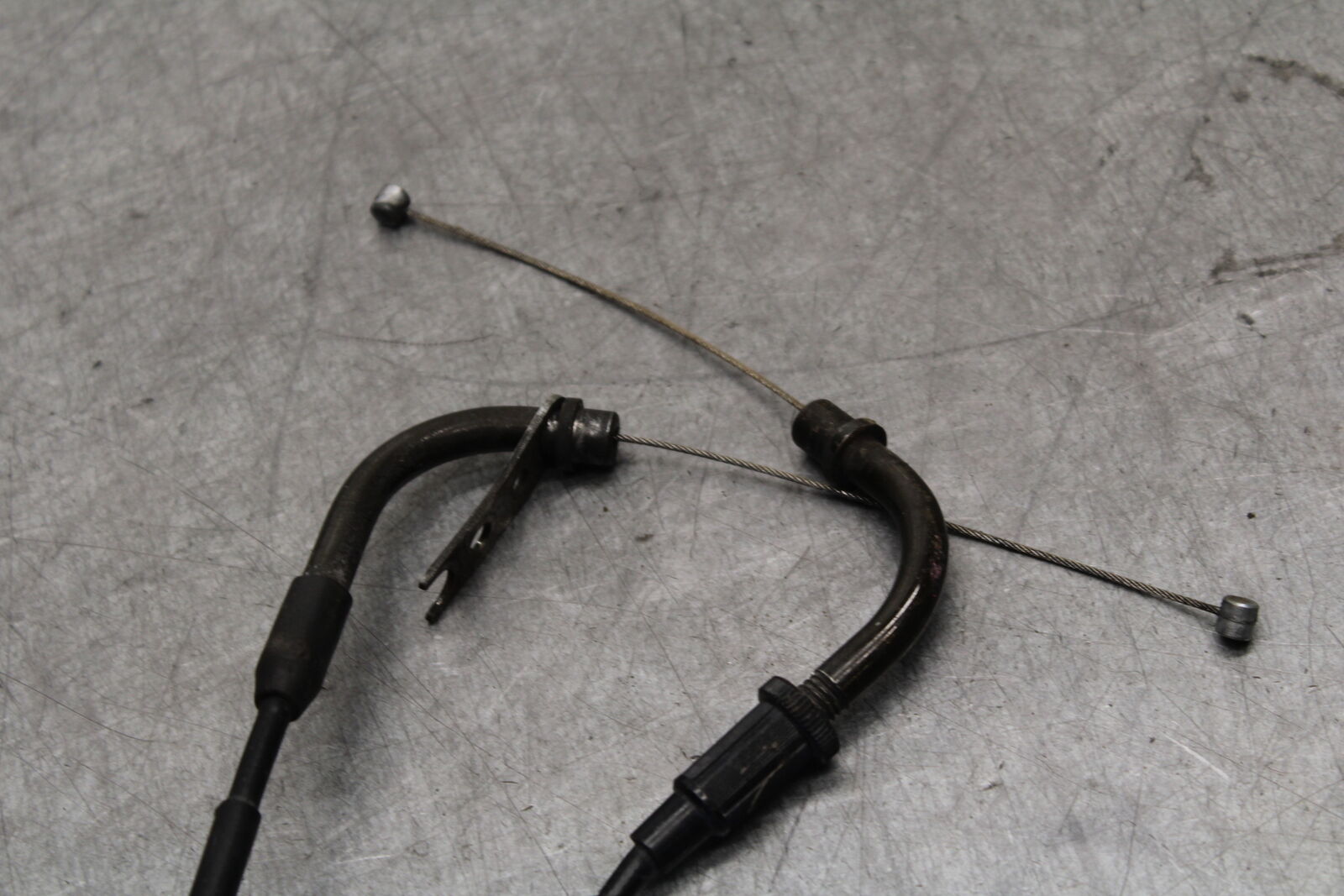 05-06 SUZUKI GSXR1000 THROTTLE CABLES LINES 58300-41G00 58300-41G10 BB677