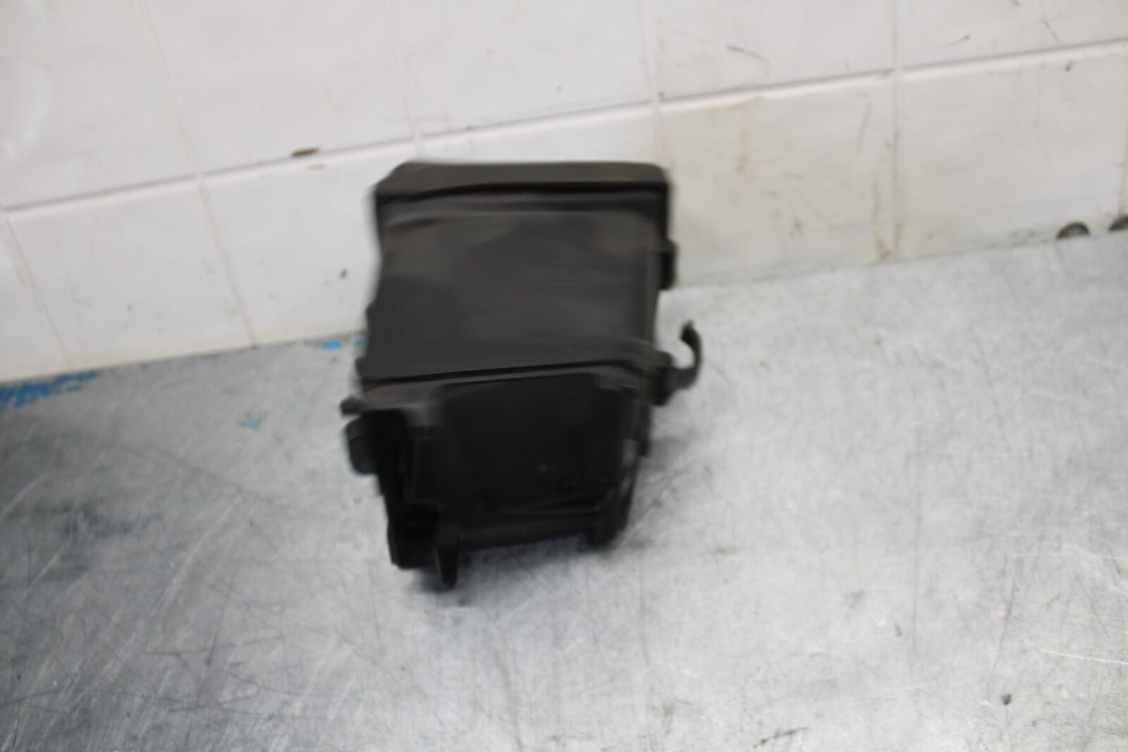 08-16 YAMAHA YZF R6 RAM AIR INTAKE TUBE DUCT BB436