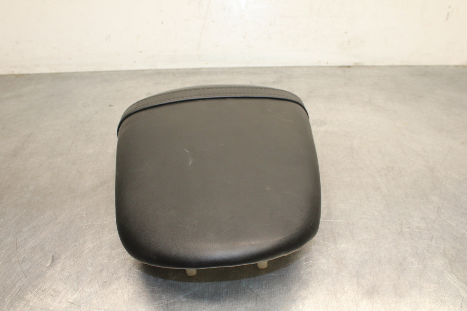 09 SUZUKI GSXR600 REAR BACK PASSENGER TANDEM SEAT PAD SADDLE PILLION BB759