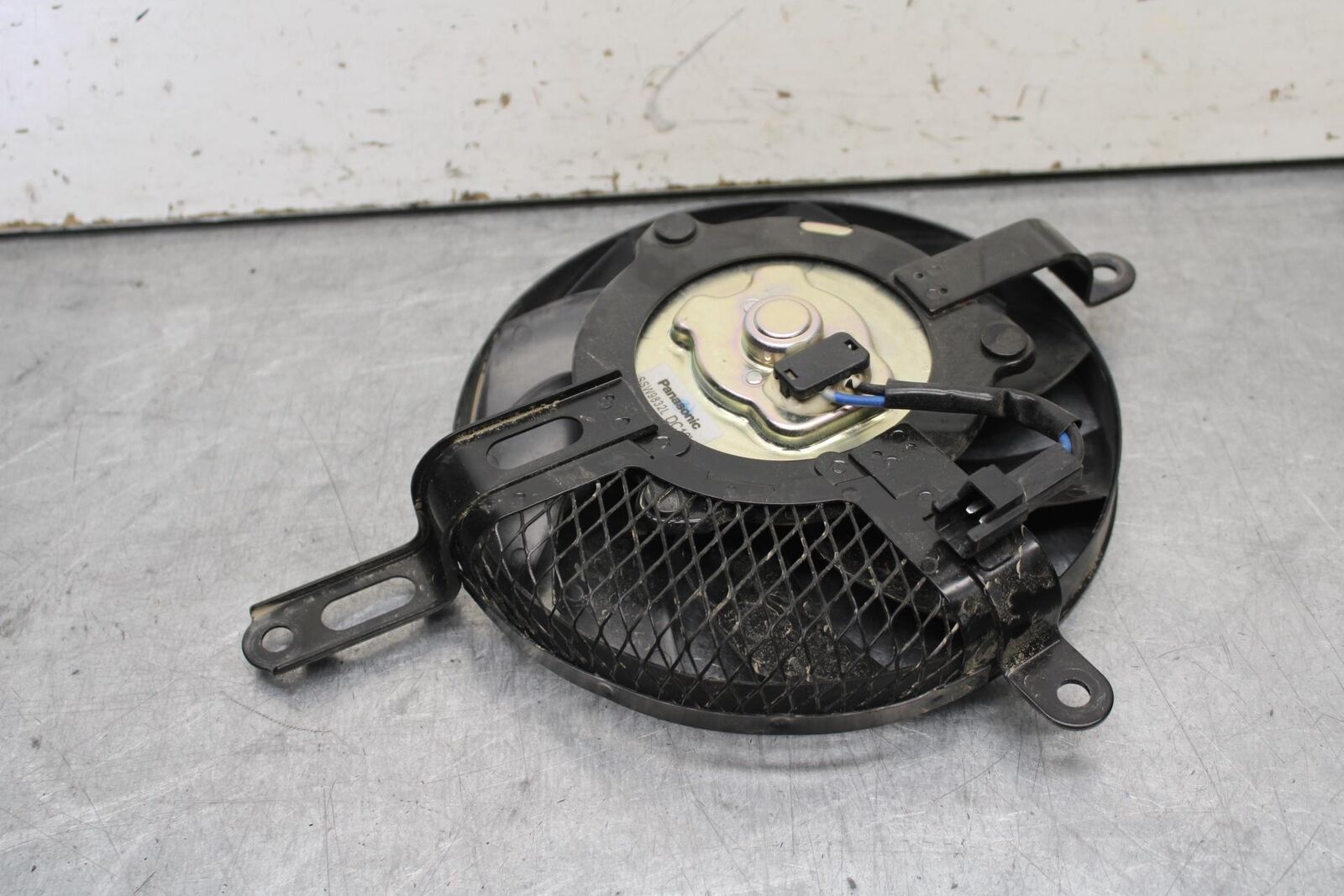 11-23 SUZUKI GSXR 750 ENGINE RADIATOR COOLING FAN BB630