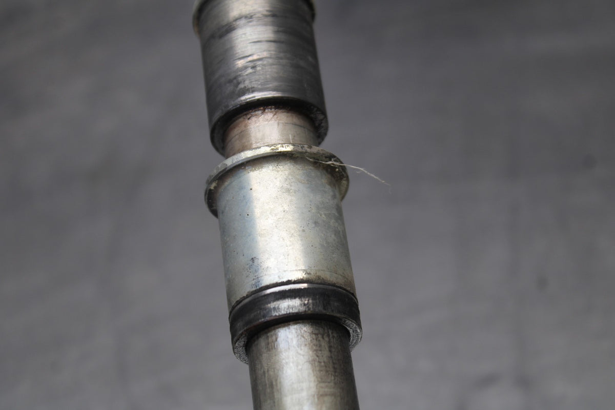 08 KAWASAKI VULCAN 1600 VN1600D NOMAD FRONT WHEEL RIM AXLE PIVOT BOLT BB904