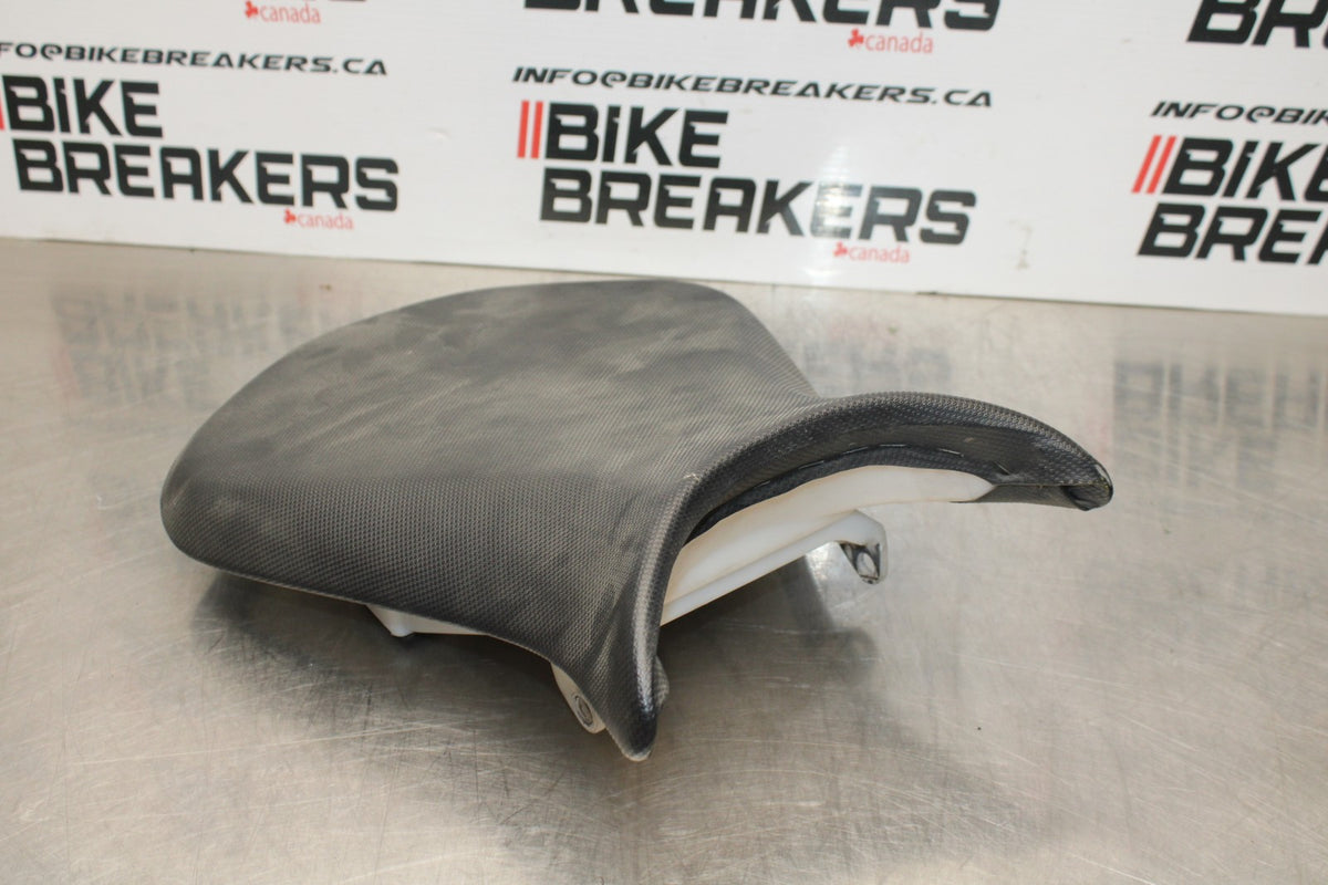 07-08 KAWASAKI NINJA ZX6R FRONT DRIVERS SEAT PAD SADDLE PILLION BB199