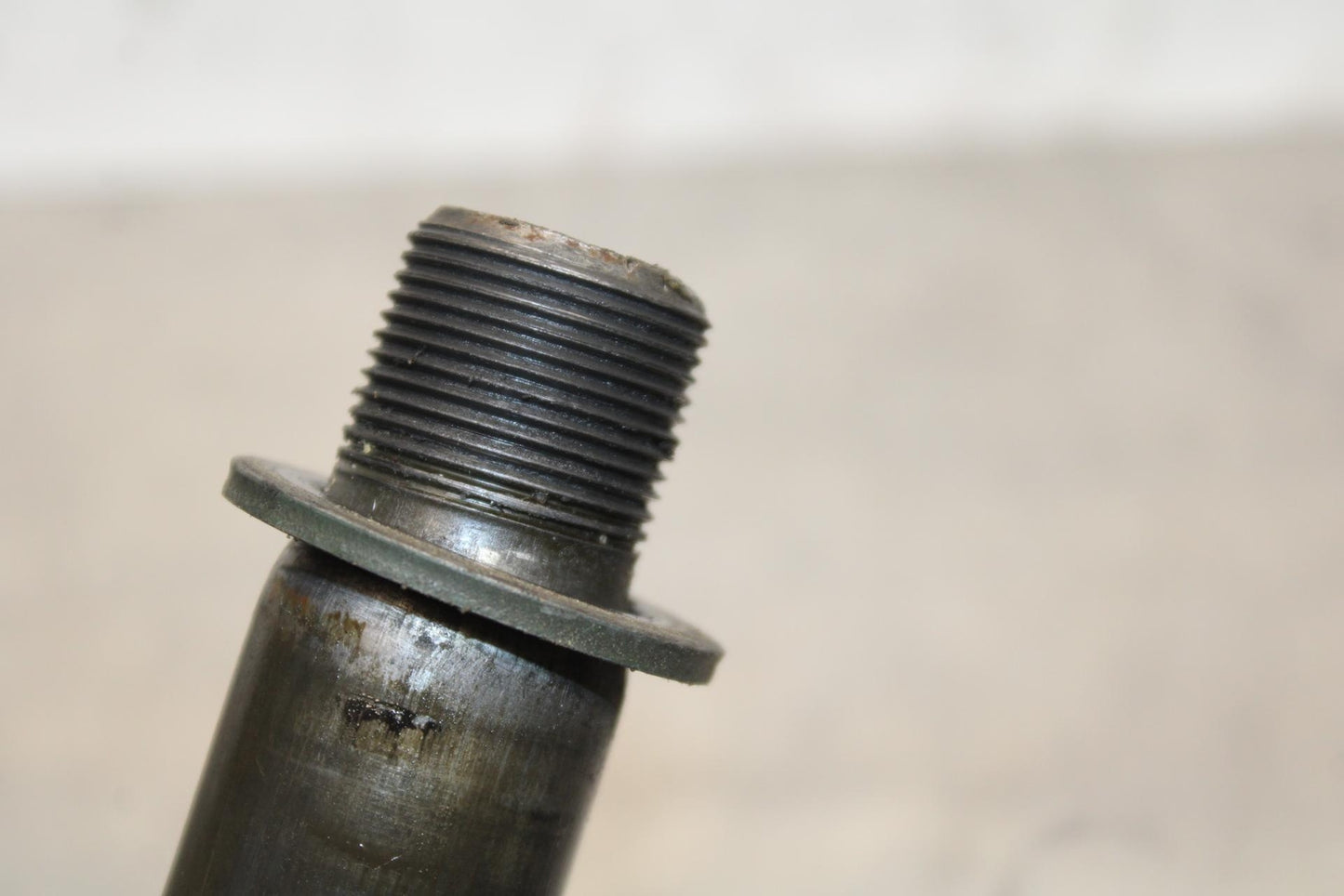 05 YAMAHA YZF R6S REAR AXLE BACK WHEEL RIM PIVOT BOLT AXEL BB600