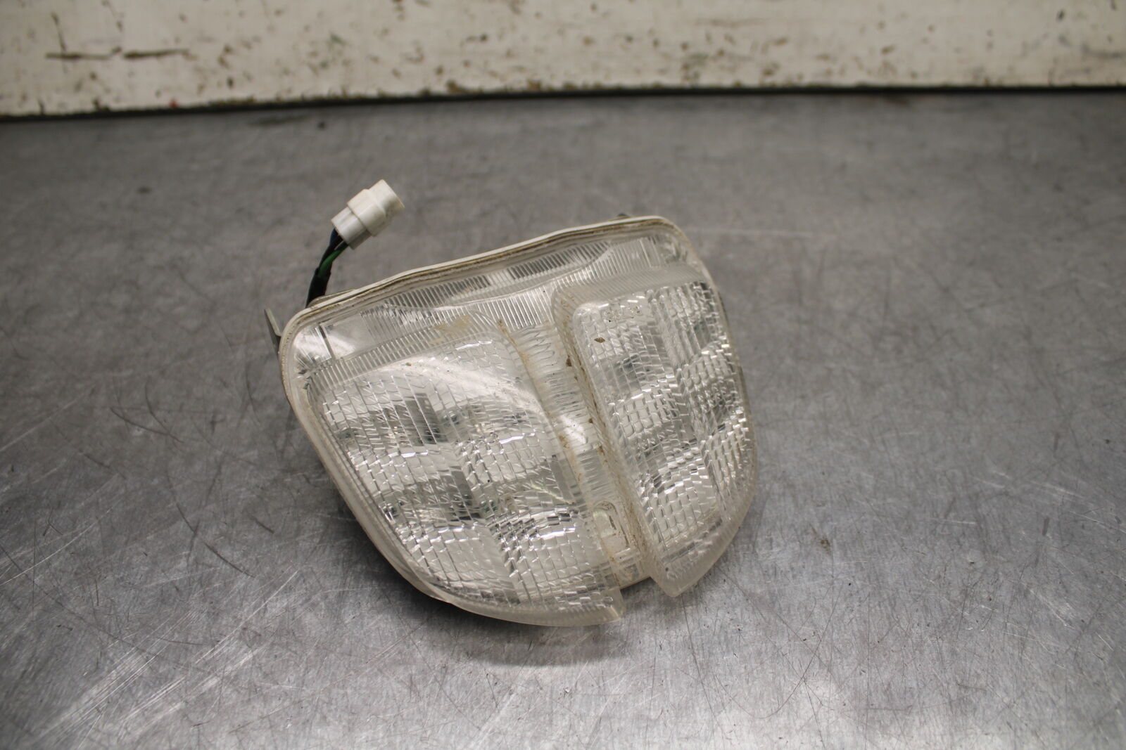 06-07 SUZUKI GSXR750 REAR TAIL TAILLIGHT BACK BRAKE LIGHT BB110