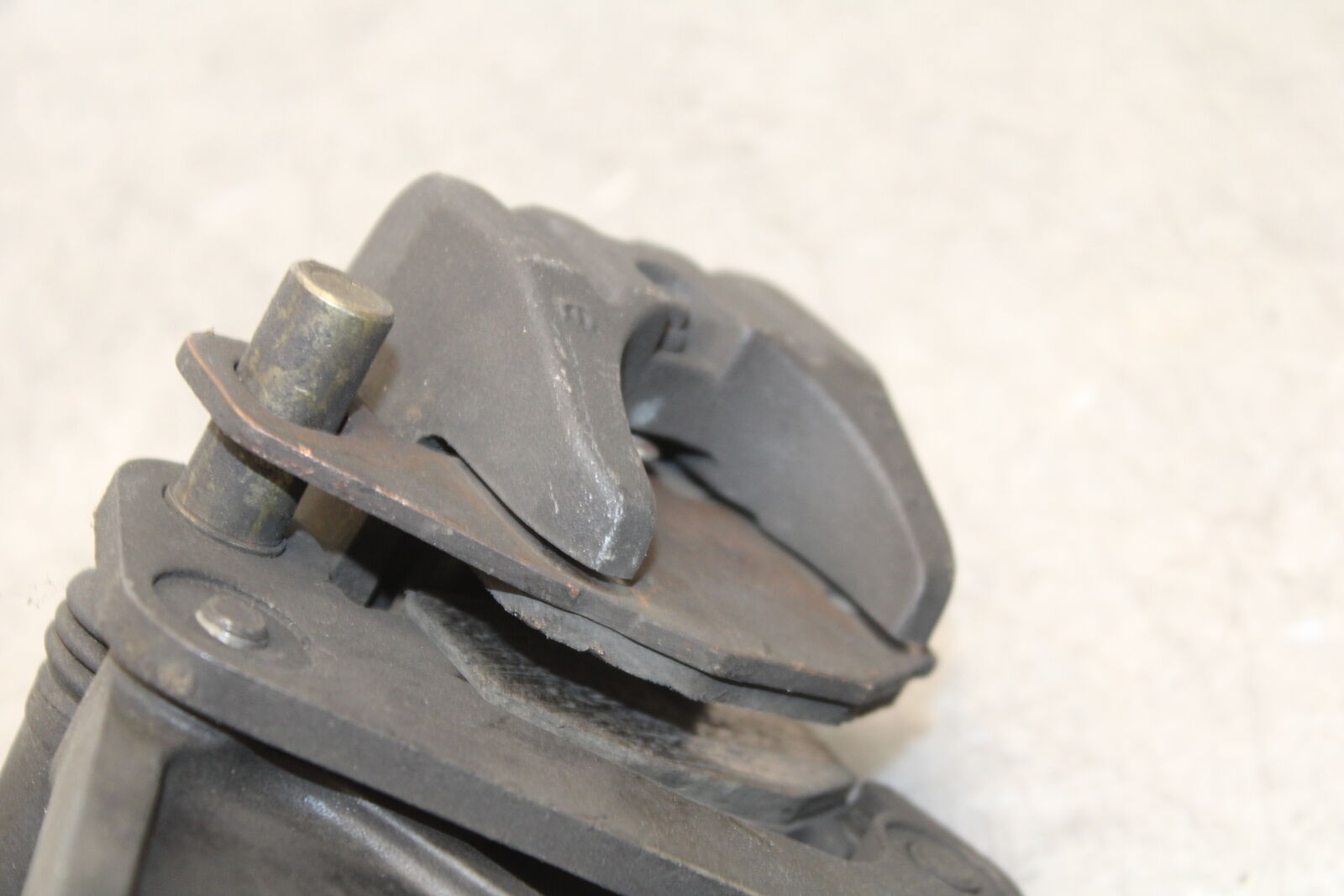 09-12 KAWASAKI NINJA ZX6R ZX600R REAR BACK BRAKE CALIPER W MOUNT BRACKET BB656