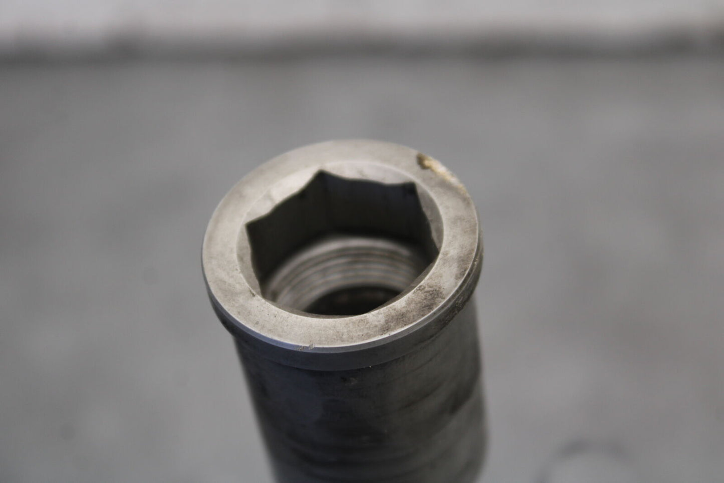 09-12 KAWASAKI NINJA ZX6R FRONT WHEEL RIM AXLE PIVOT BOLT 41068-0034 BB698