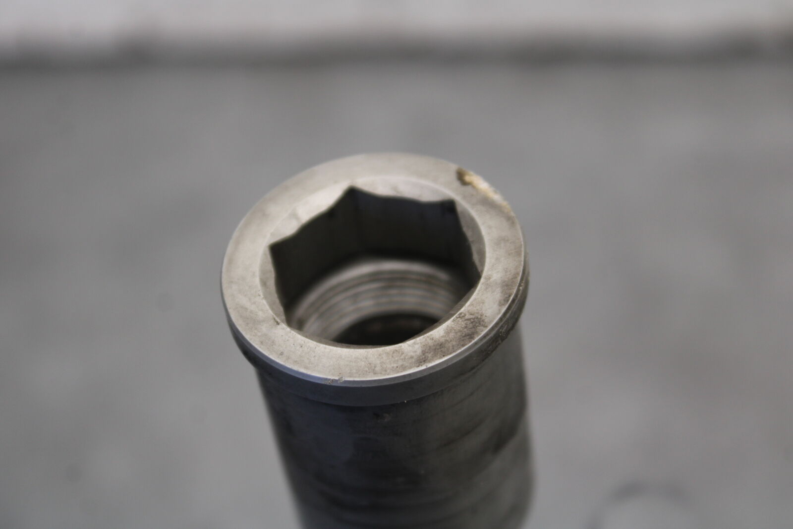 09-12 KAWASAKI NINJA ZX6R FRONT WHEEL RIM AXLE PIVOT BOLT 41068-0034 BB698