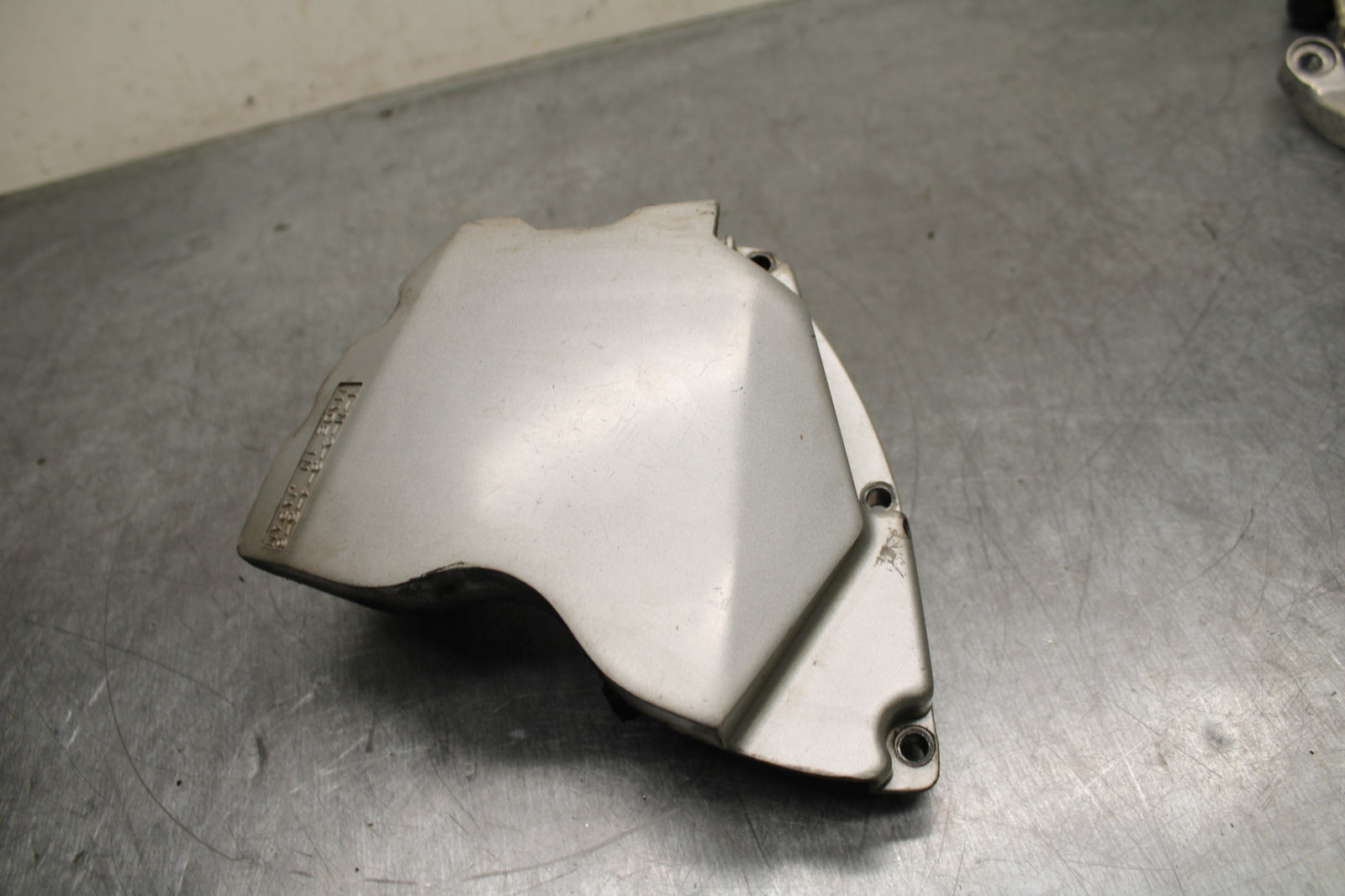 00-01 YAMAHA YZF R1 ENGINE SPROCKET COVER BB755