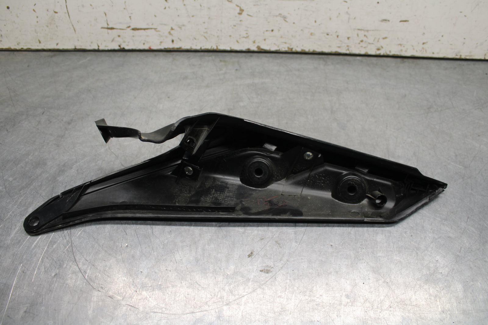 17-24 KTM 390 DUKE RIGHT REAR BACK TAIL FAIRING COWL SHROUD BB734