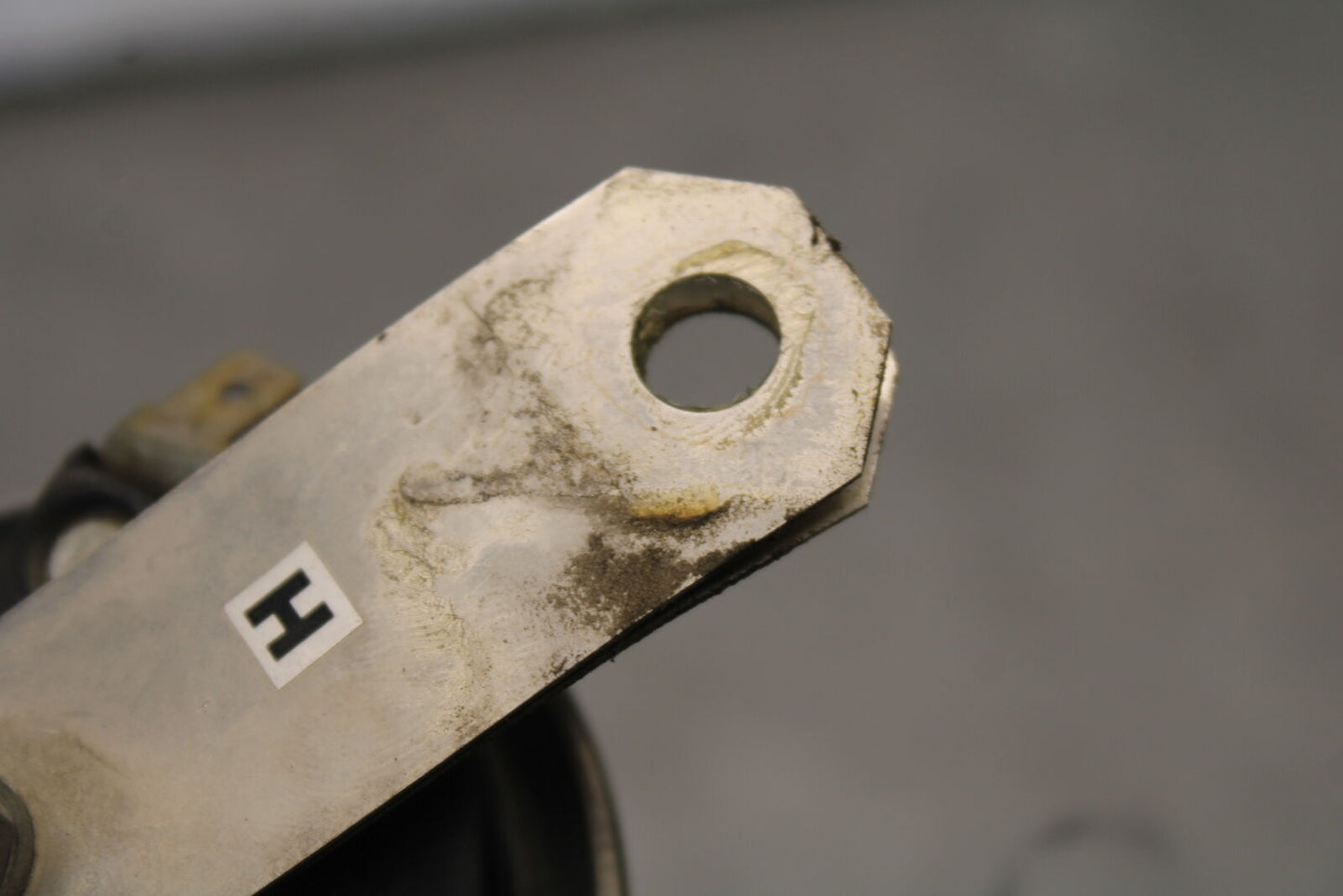 05-06 SUZUKI GSXR1000 HORN SIGNAL 38501-23E11 BB663