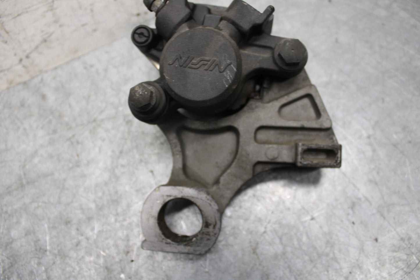 2003 Yamaha YZF R6 REAR BACK BRAKE CALIPER W MOUNT BRACKET BB539