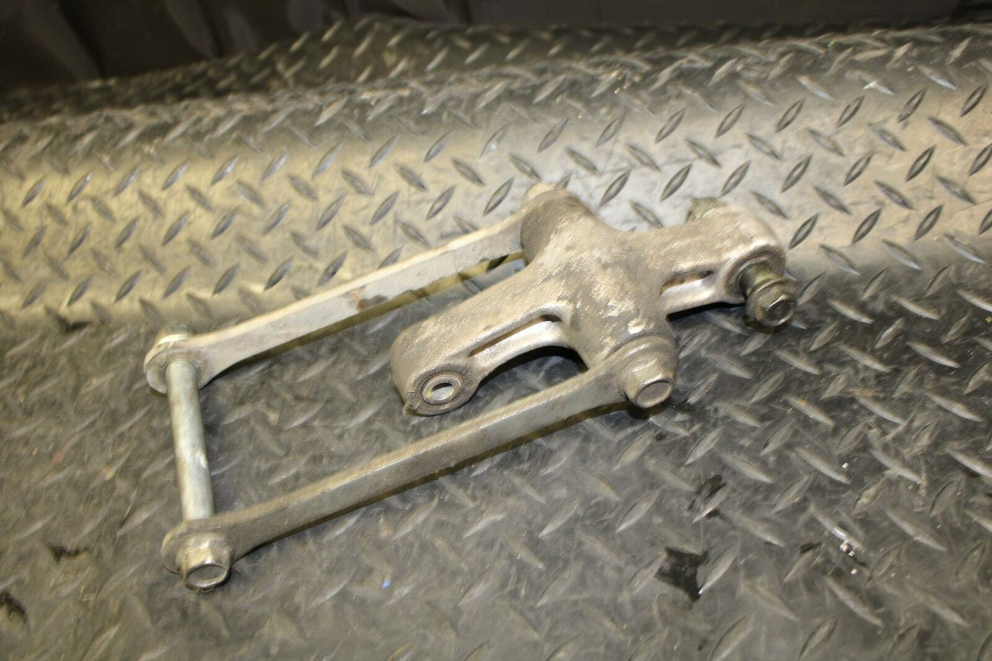 05-06 SUZUKI KATANA 750 GSX750F REAR DOGBONE SHOCK LINKAGE LINK bb166