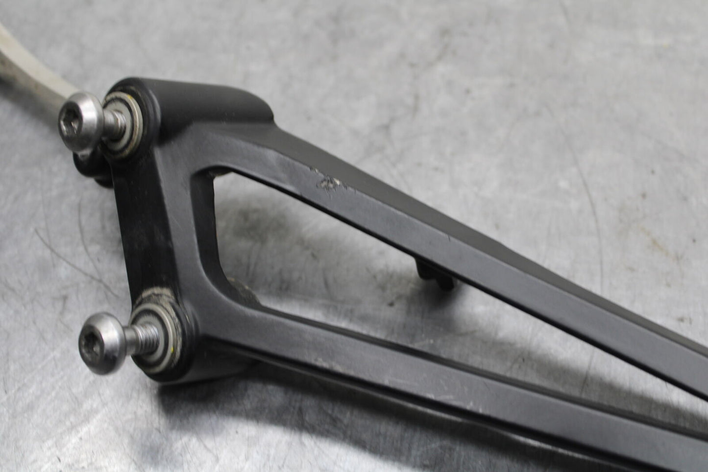 09-14 YAMAHA YZF R1 RIGHT REAR BACK PASSENGER PEG BB118