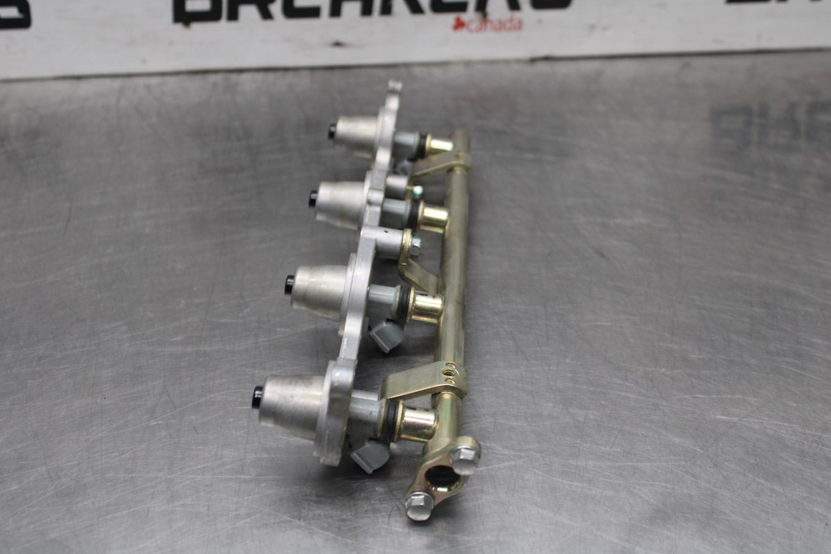 05-06 HONDA CBR600RR SECONDARY FUEL INJECTORS TOP AIRBOX GAS RAIL BB945