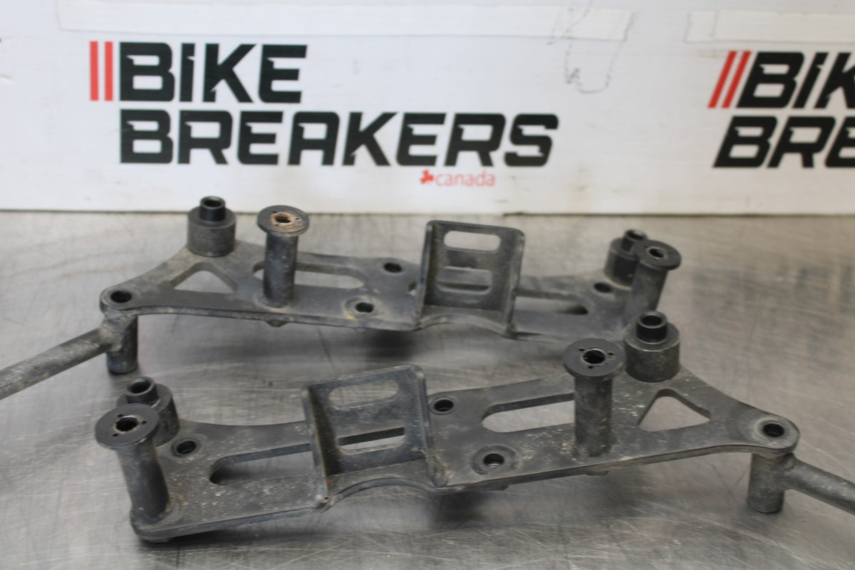 08 KAWASAKI VULCAN 1600 VN1600D NOMAD SADDLEBAG MOUNTING BRACKETS MOUNTS BB904