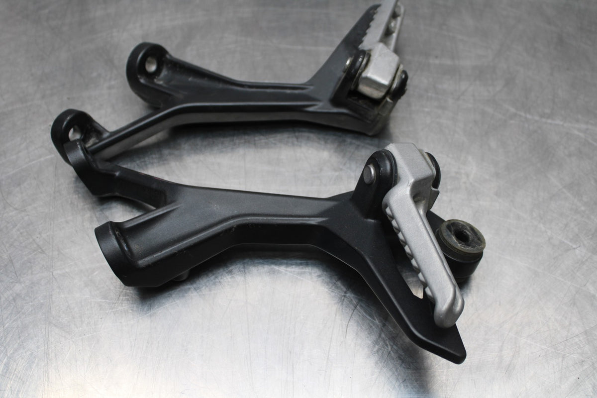 18-23 KAWASAKI NINJA 400 EX400 ABS REAR BACK PASSENGER PEG SET PAIR BB177