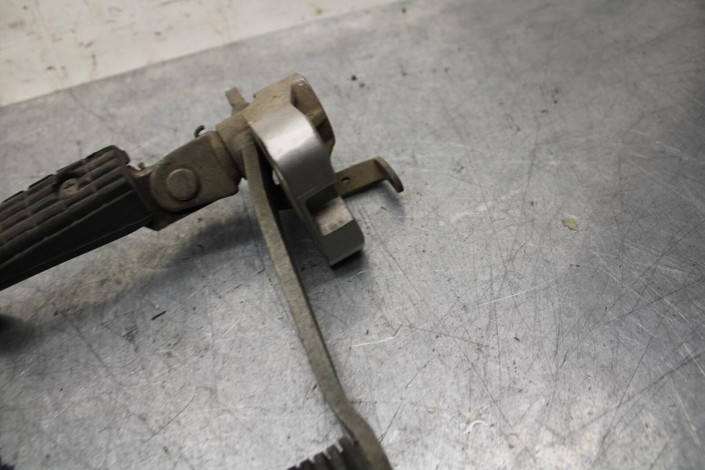 89-90 YAMAHA FZR600 RIGHT REARSET REAR SET DRIVER FOOT PEG PEDAL BB76
