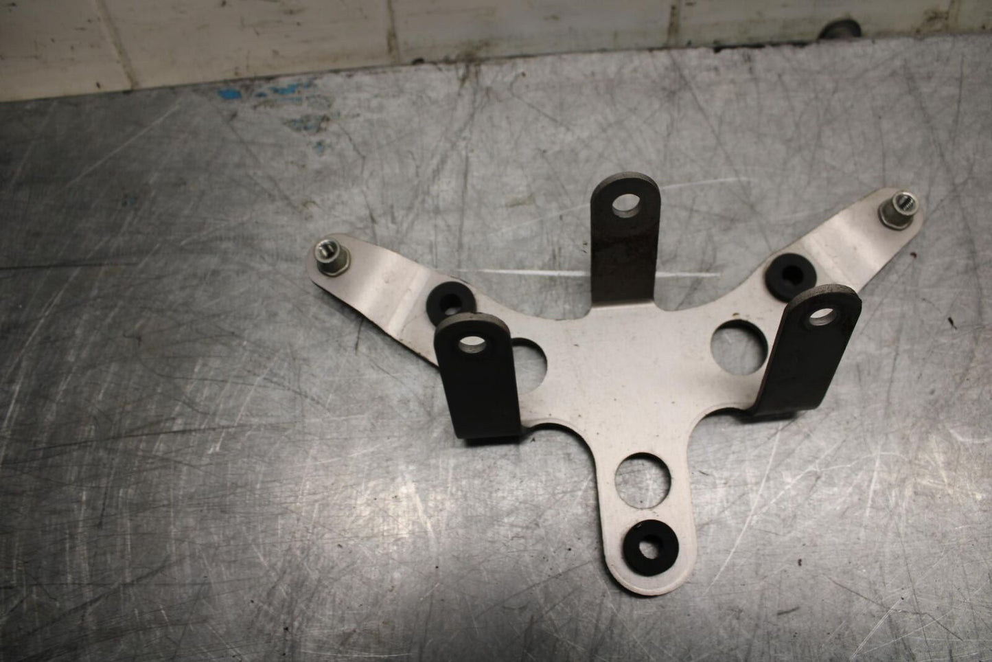 07-08 KAWASAKI CONCOURS 1400 ABS GAUGES STAY BRACKET BB449