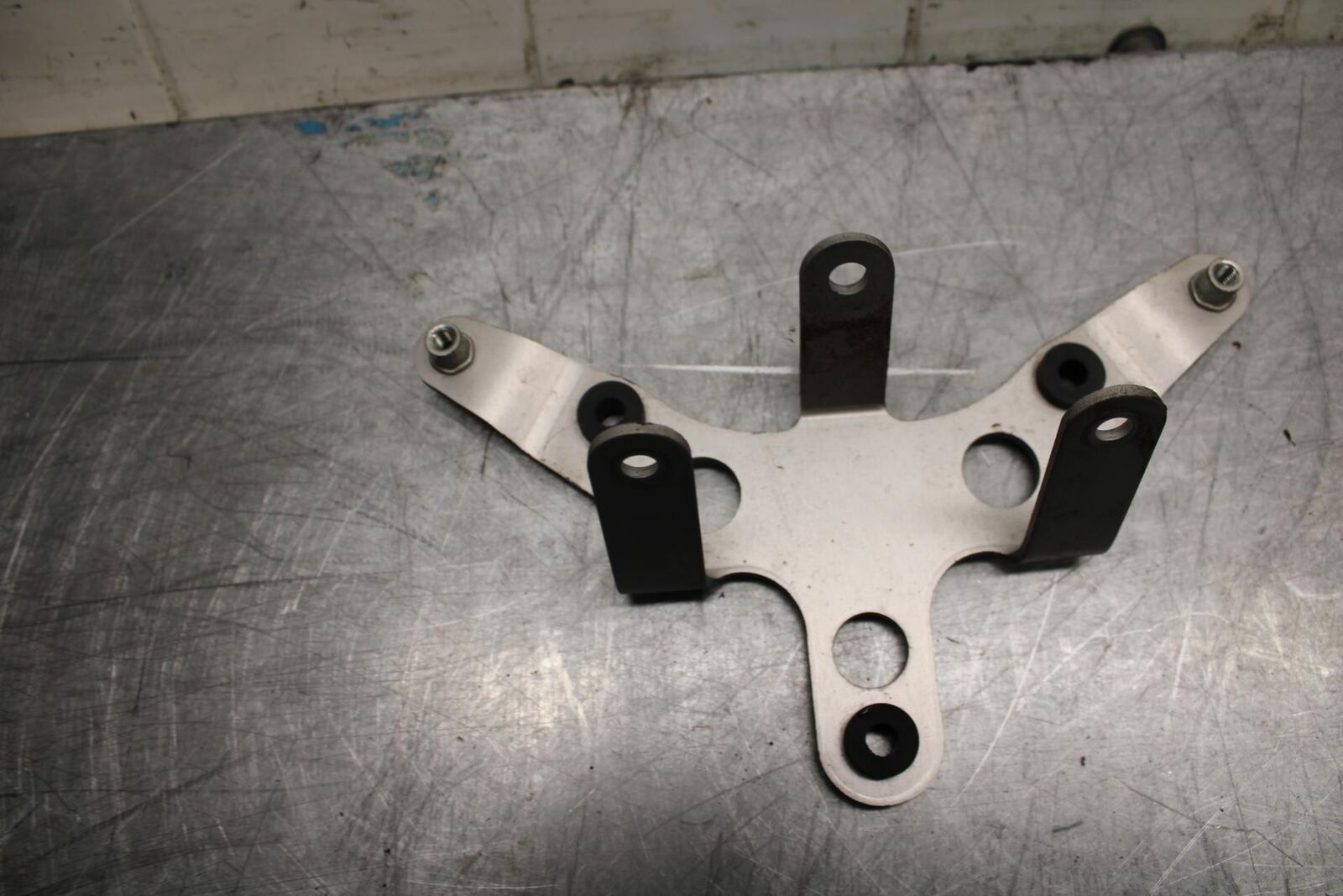 07-08 KAWASAKI CONCOURS 1400 ABS GAUGES STAY BRACKET BB449