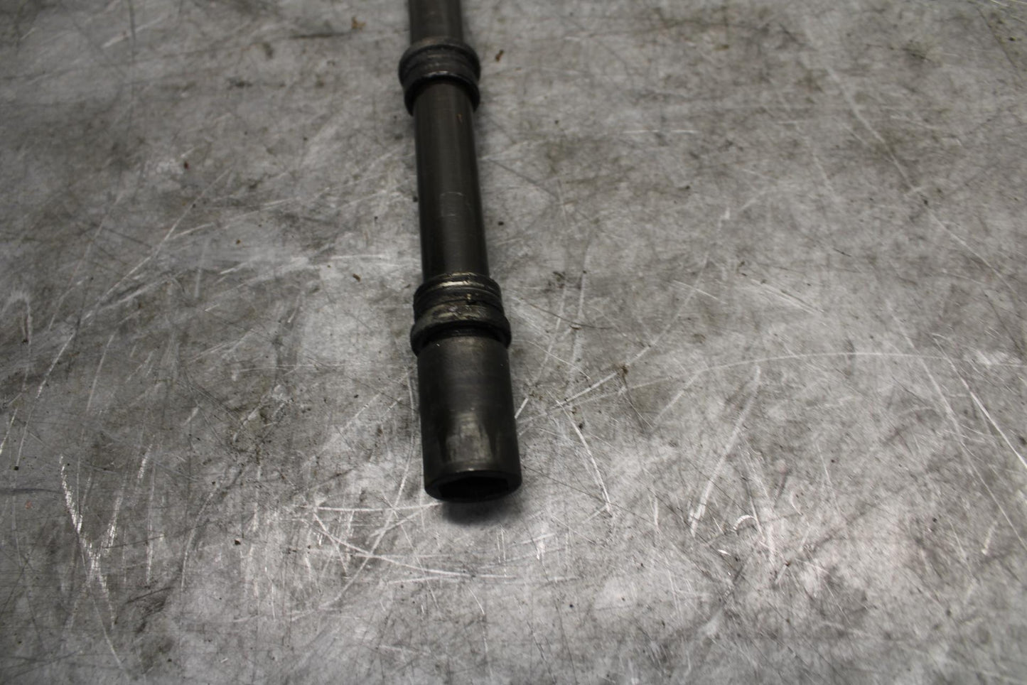 2002 Yamaha YZF R6 FRONT WHEEL RIM AXLE PIVOT BOLT 4XV-25181-00-00 BB545