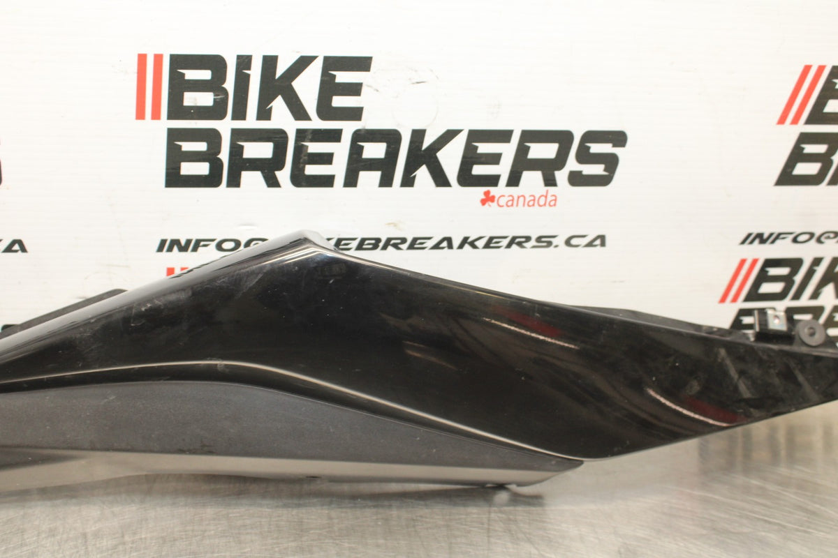 23 YAMAHA YZF R3 RIGHT REAR BACK TAIL FAIRING COWL SHROUD BB806