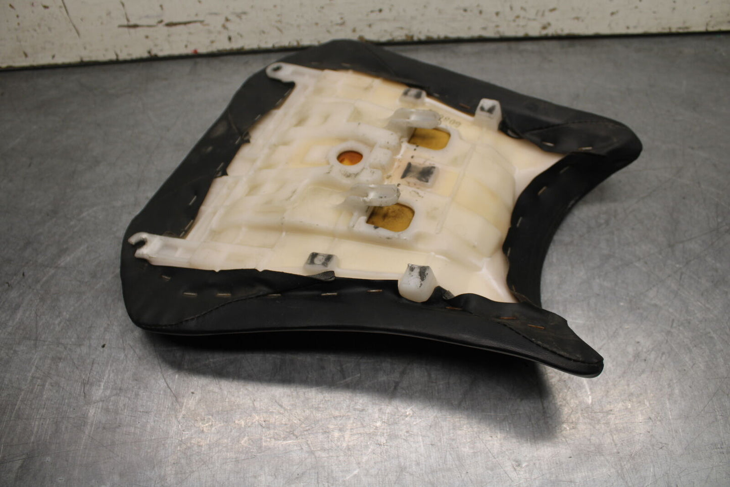 05-06 HONDA CBR600RR FRONT DRIVERS SEAT PAD SADDLE PILLION BB727