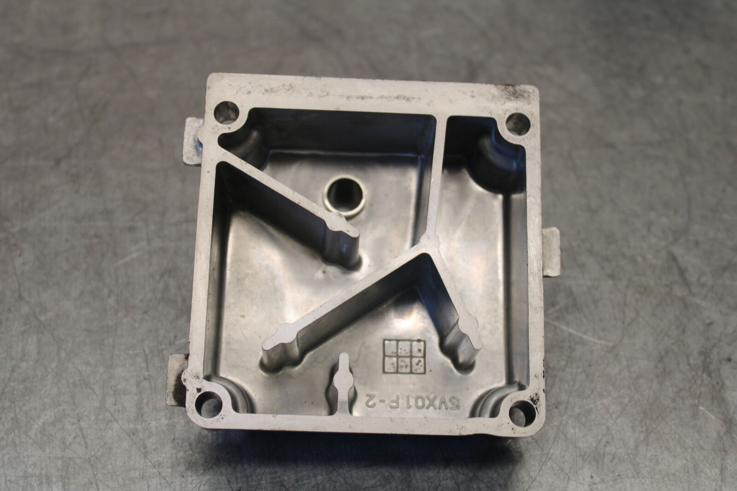 08-09 YAMAHA YZF R6S ENGINE MOTOR CRANKCASE COVER  BB690