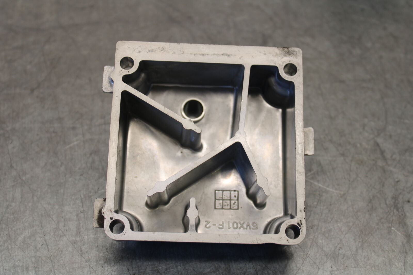 08-09 YAMAHA YZF R6S ENGINE MOTOR CRANKCASE COVER  BB690