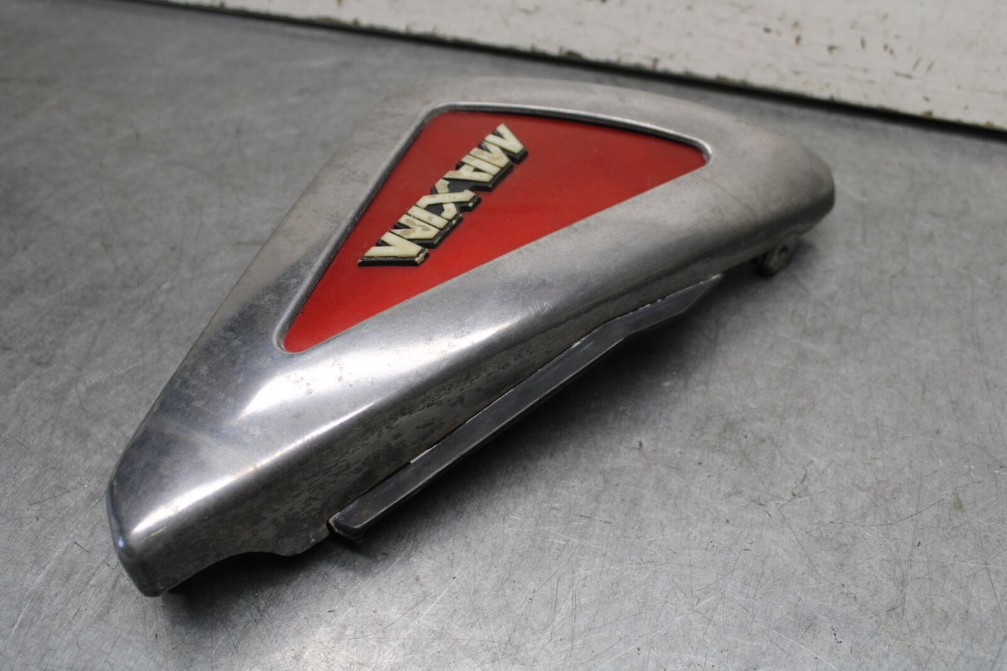 82-83 YAMAHA MAXIM 750 LEFT FRAME COVER COWL BB671
