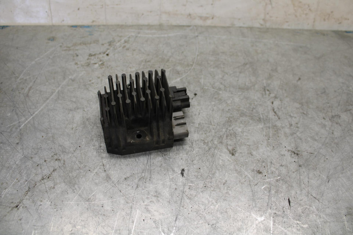 04-06 YAMAHA YZF R1 RECTIFIER VOLTAGE REGULATOR BB432