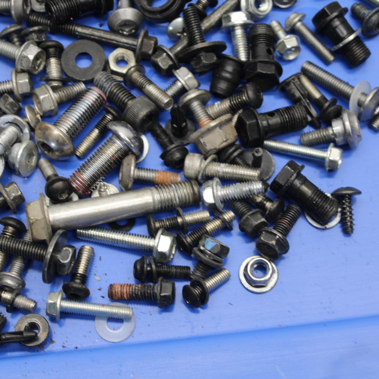 21 KAWASAKI NINJA ZX6R MISCELLANEOUS MOUNTING BOLTS HARDWARE MOTOR SCREWS BB647