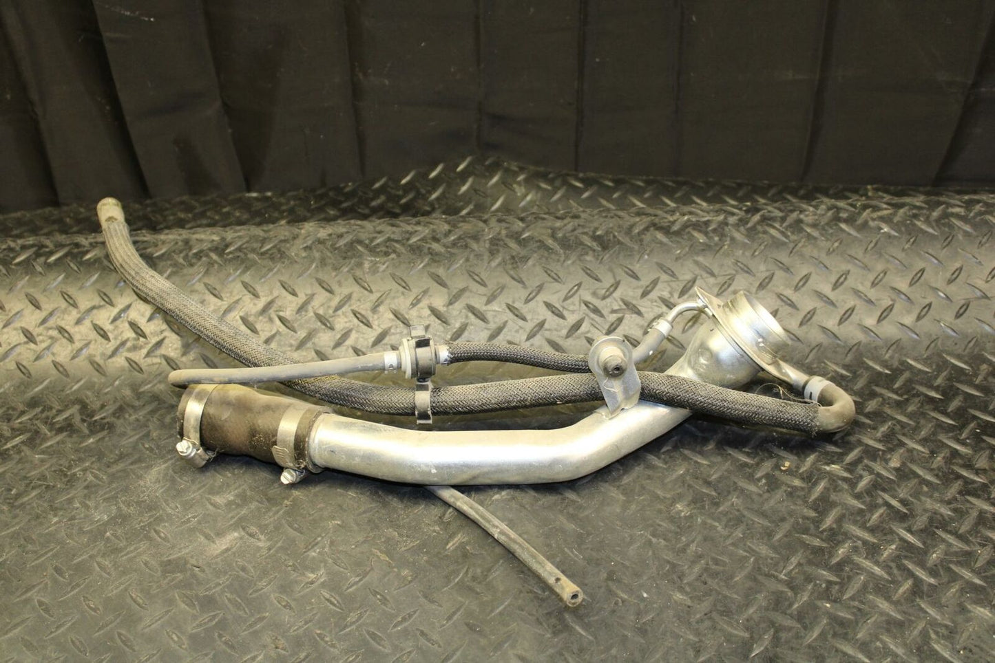 07 SUZUKI BURGMAN 650 FUEL TANK GAS TUBE FILLER  BB183