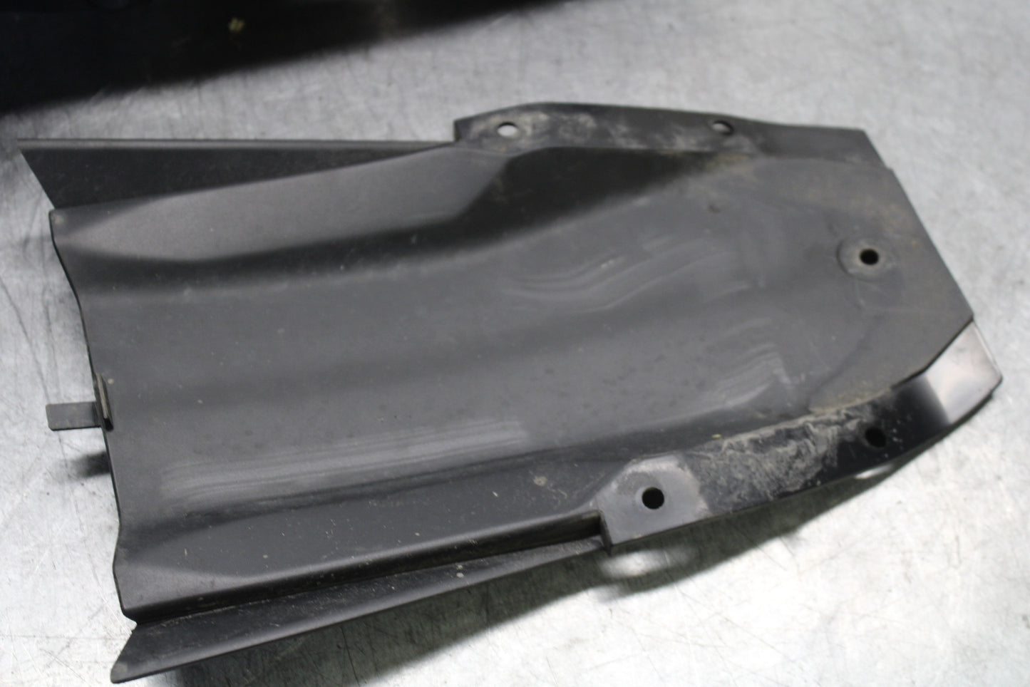 21-24 YAMAHA MT-07 REAR BACK TAIL UNDERTAIL BATTERY TRAY PLASTIC BB662