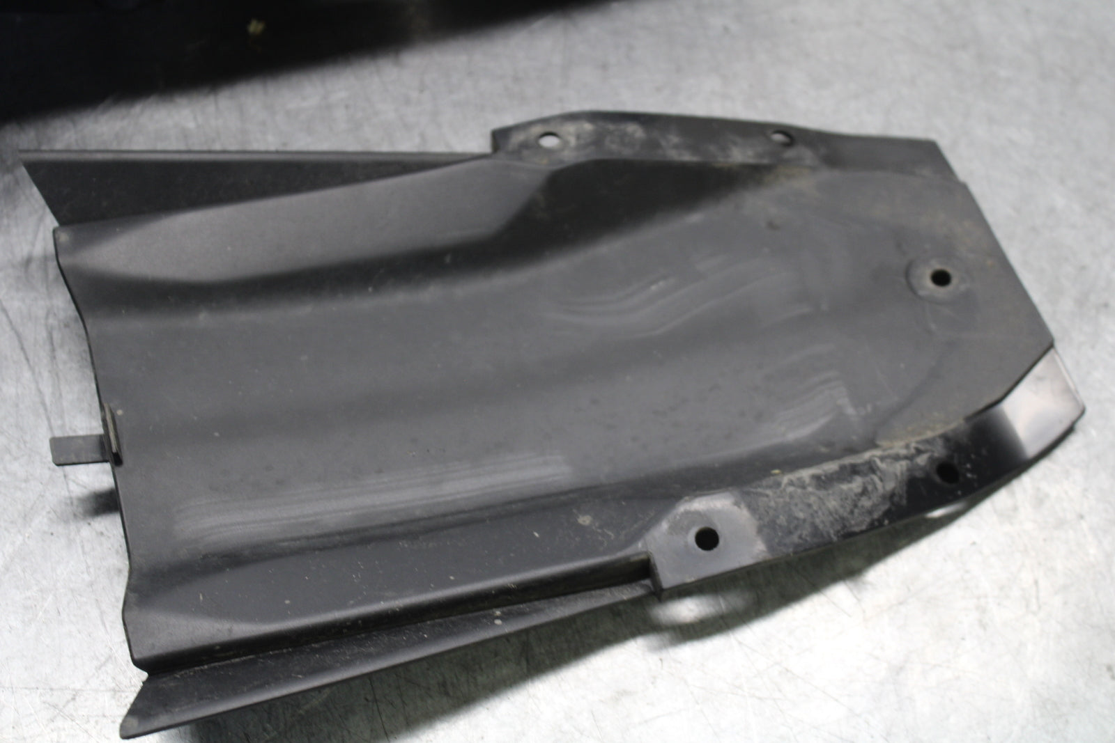 21-24 YAMAHA MT-07 REAR BACK TAIL UNDERTAIL BATTERY TRAY PLASTIC BB662