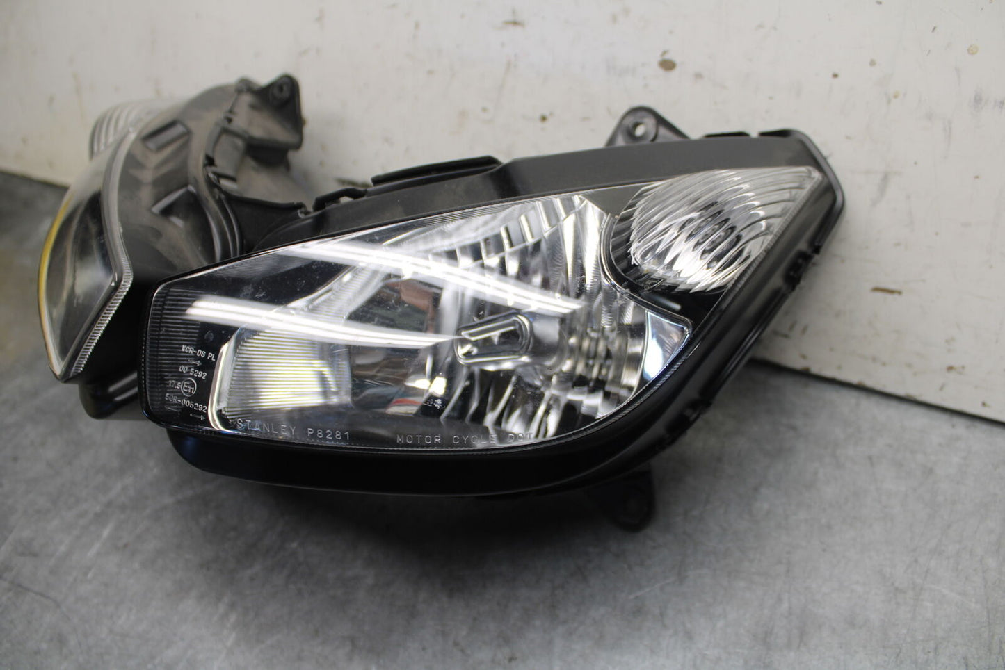 11-12 KAWASAKI NINJA 400 EX400 C FRONT HEADLIGHT HEAD LIGHT LAMP BB358