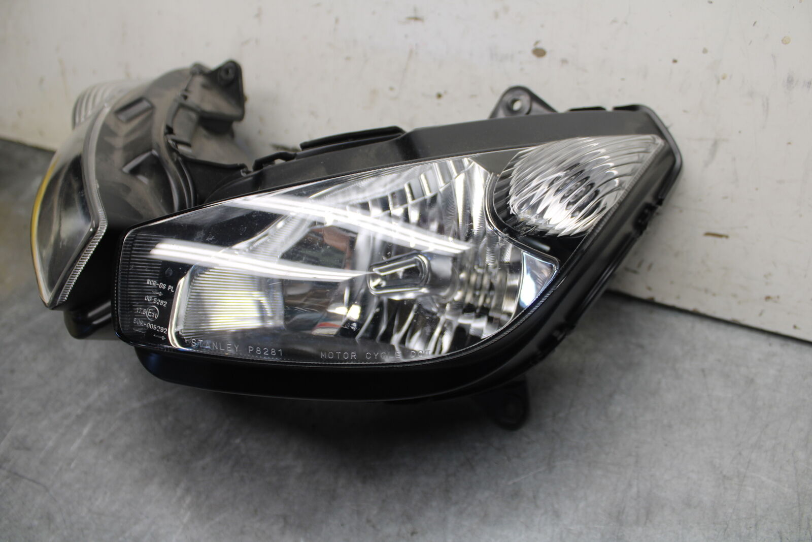 11-12 KAWASAKI NINJA 400 EX400 C FRONT HEADLIGHT HEAD LIGHT LAMP BB358