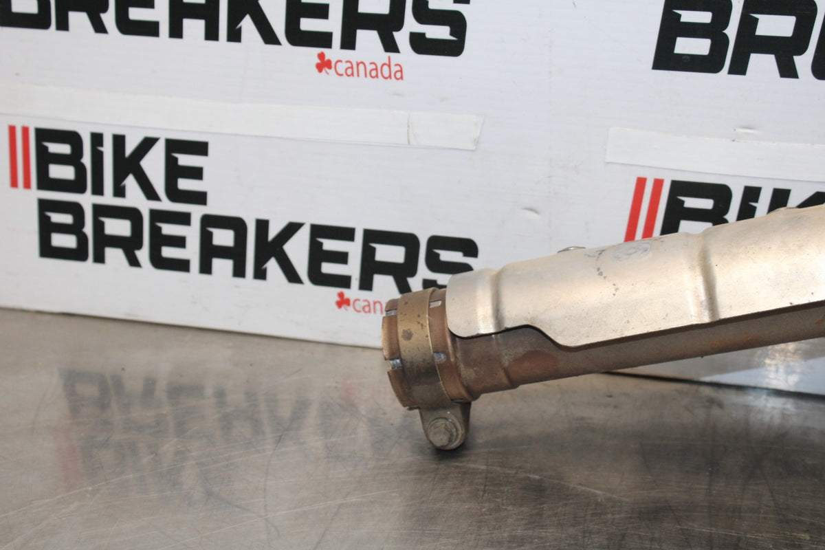 05-06 KAWASAKI NINJA ZX6R EXHAUST MIDPIPE MID MIDDLE PIPE BB877