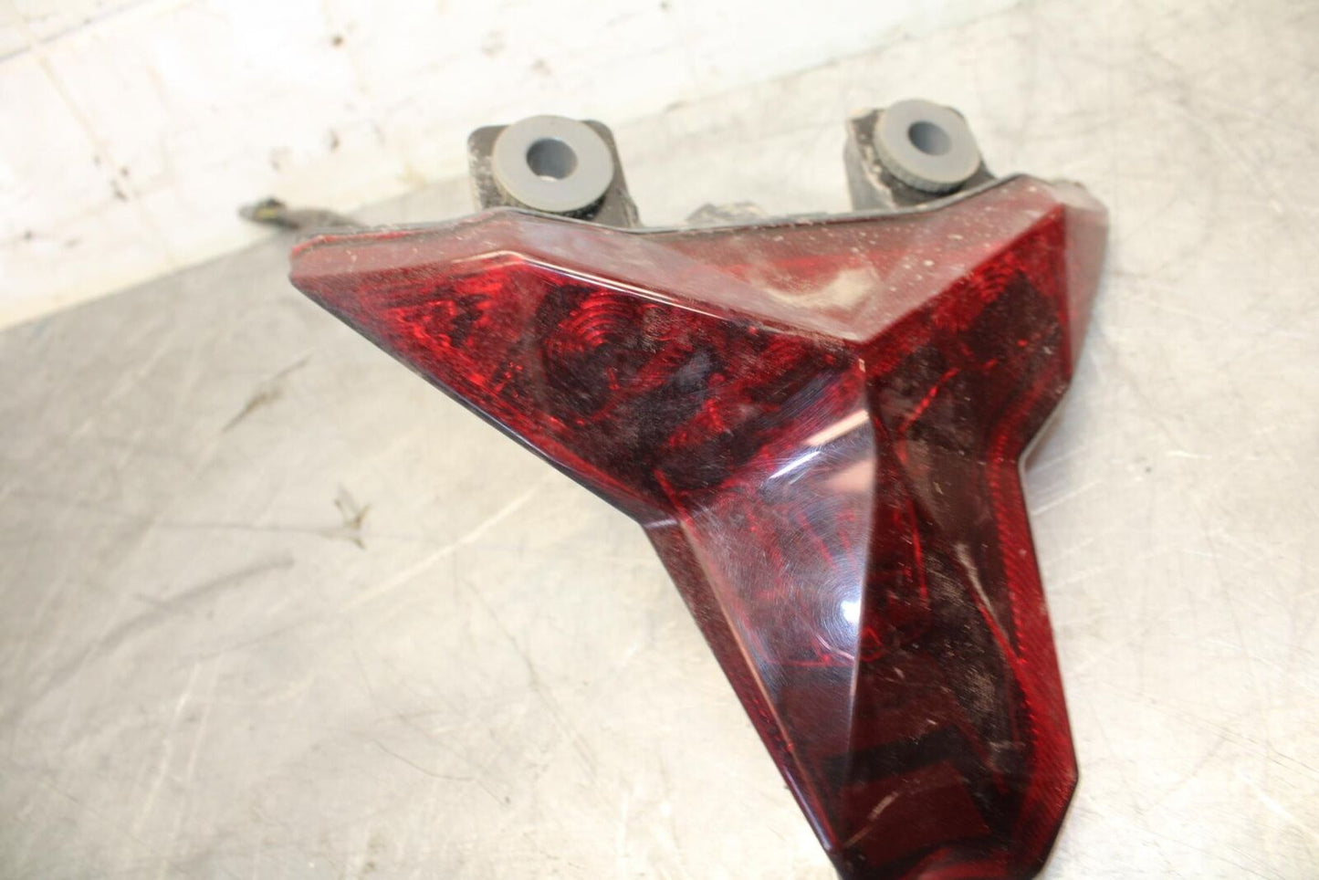 18 KAWASAKI Z 400 REAR TAIL TAILLIGHT BACK BRAKE LIGHT BB469