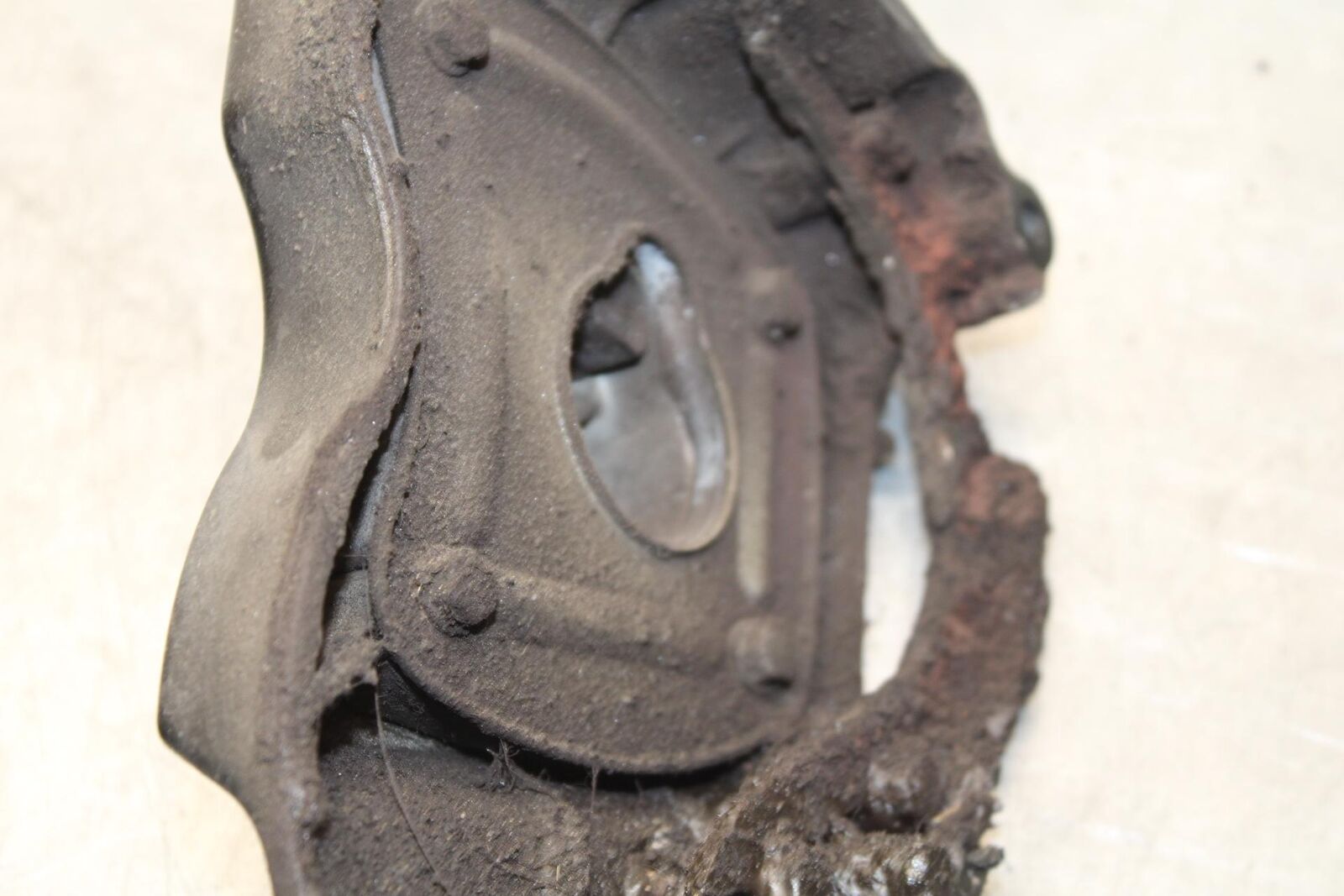 2011 Kawasaki Ninja ZX6R ZX600R ENGINE SPROCKET COVER BB587