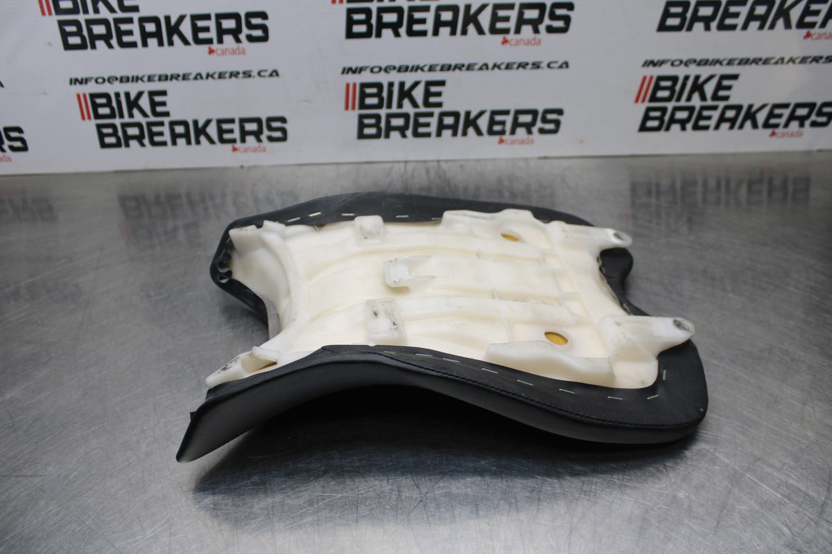 07 SUZUKI GSXR1000 FRONT DRIVERS SEAT PAD SADDLE PILLION BB770