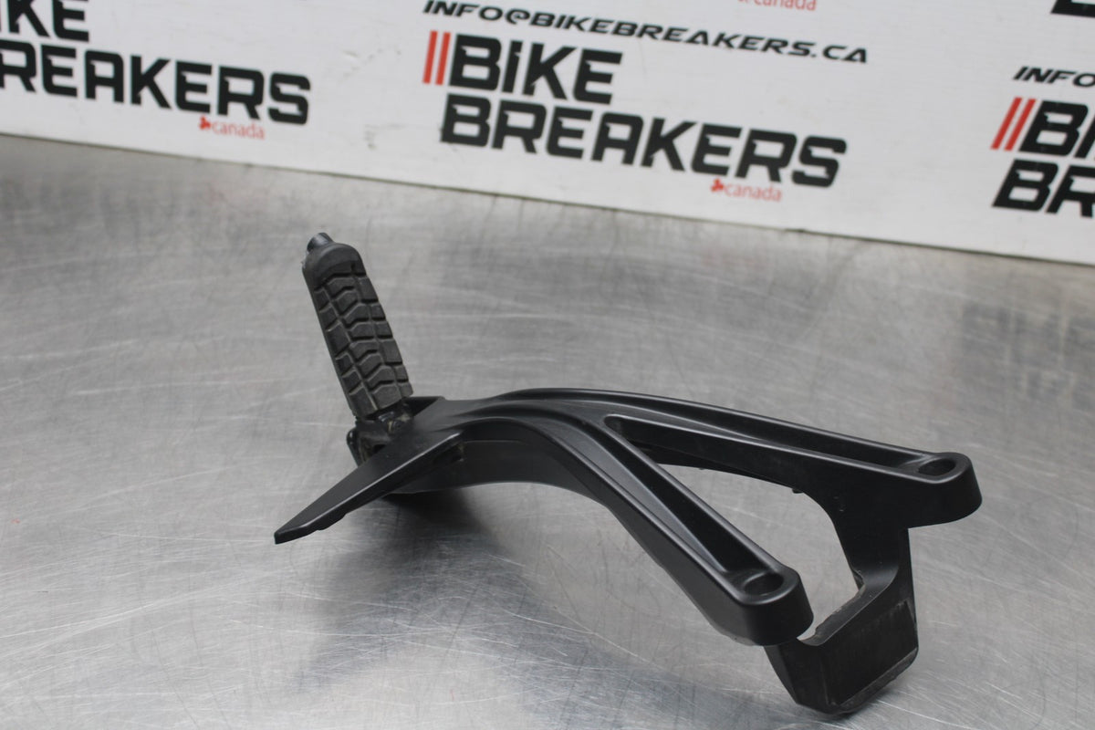 17-21 KTM RC 390 RIGHT REAR BACK PASSENGER PEG BB442