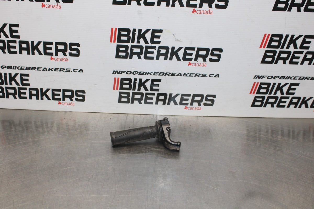 22-25 YAMAHA YZF R7 RIGHT THROTTLE GRIPBB850