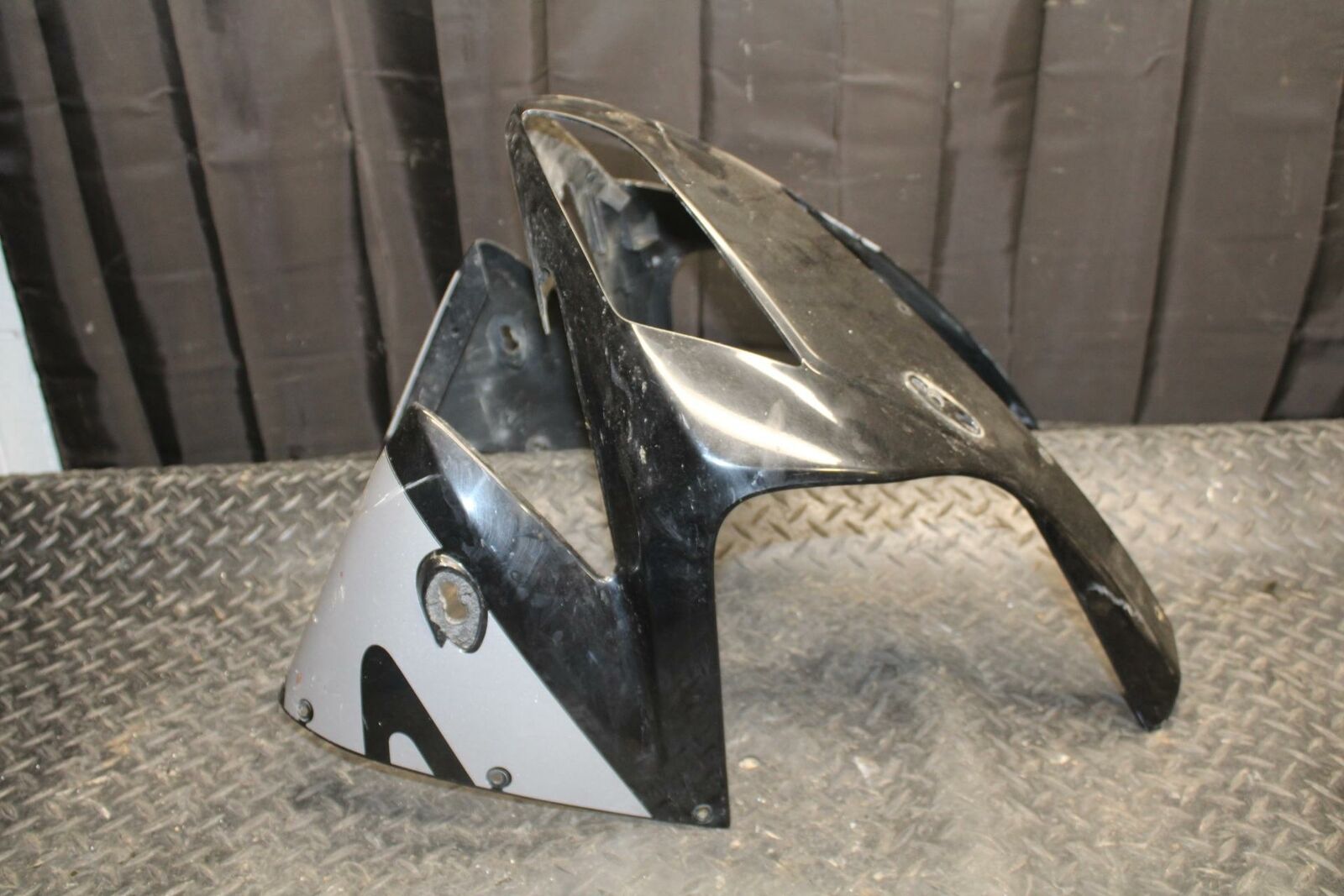 03-04 HONDA CBR600RR FRONT UPPER NOSE FAIRING COWL SHROUD BB218