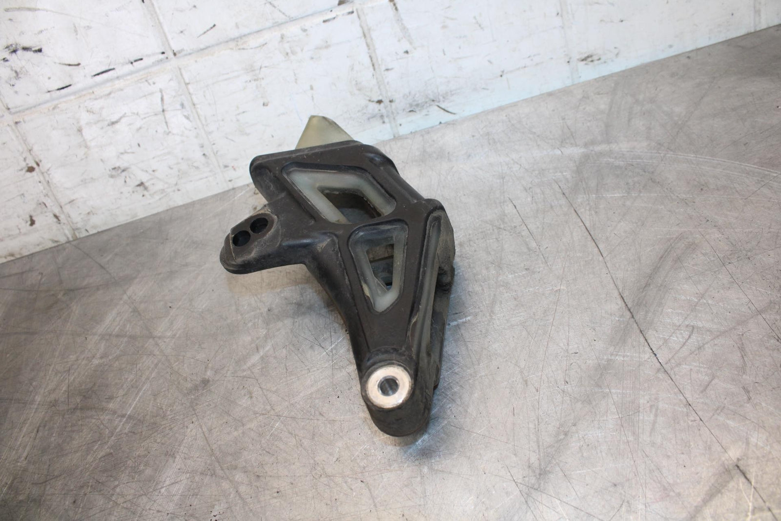 22 KTM 890 ADVENTURE   SWINGARM CHAIN BUFFER SLIDER GUIDE BB514